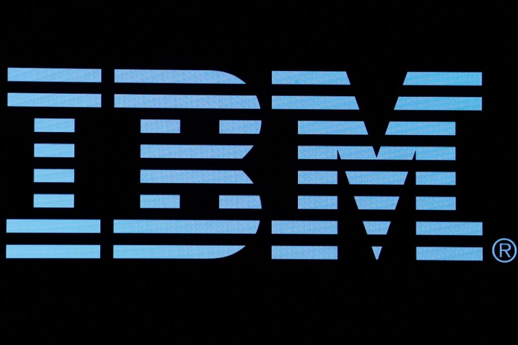 IBM lucra US$ 1,22 bi no 1º tri, alta anual de 15%, mas ações caem com guidance