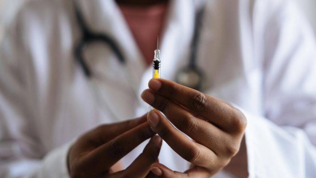 Câncer de mama assusta, mas chance de cura é alta, diz médico a Dr. Kalil