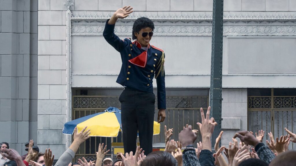 Chimpanzé de Michael Jackson vive velhice confortável em santuário no Texas