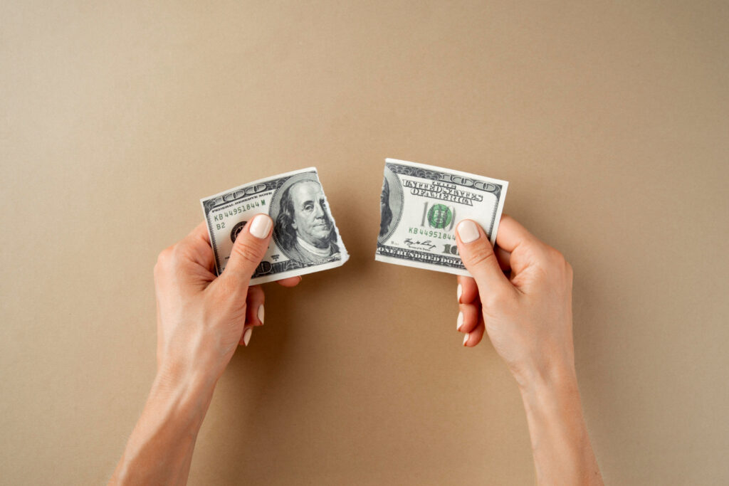 Fundos que aplicam no exterior perdem investidores apesar da queda do dólar no ano
