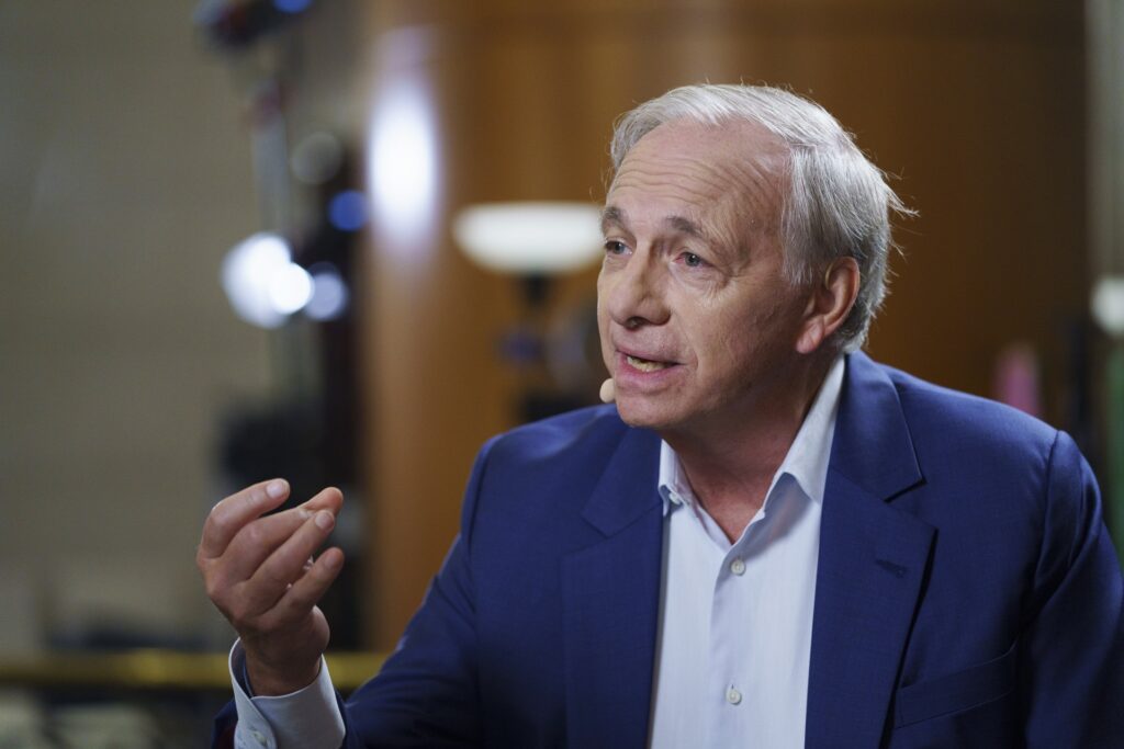 EUA estão perdendo a credibilidade como potência global, diz Ray Dalio