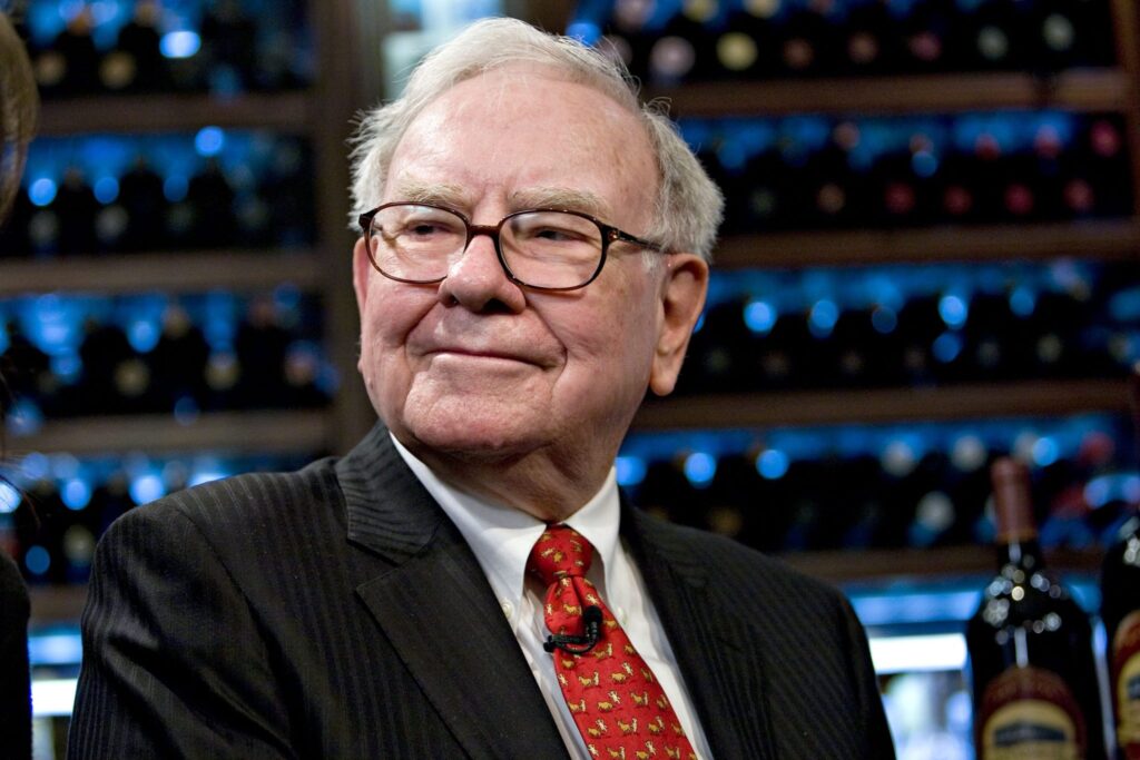 Buffett diz que a Berkshire não vê um ambiente ideal para investir